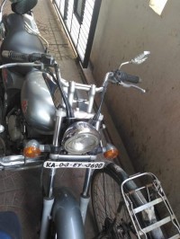 Black And Grey Bajaj Avenger 180 DTS-i