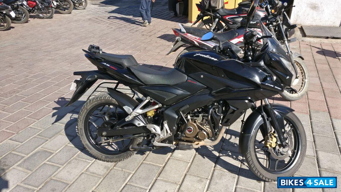 Black Bajaj Pulsar AS 150 Black Bajaj Pulsar AS 150