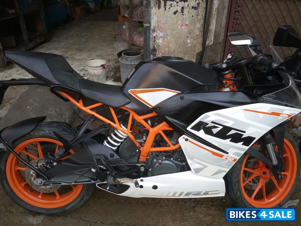 White Orange KTM RC 390