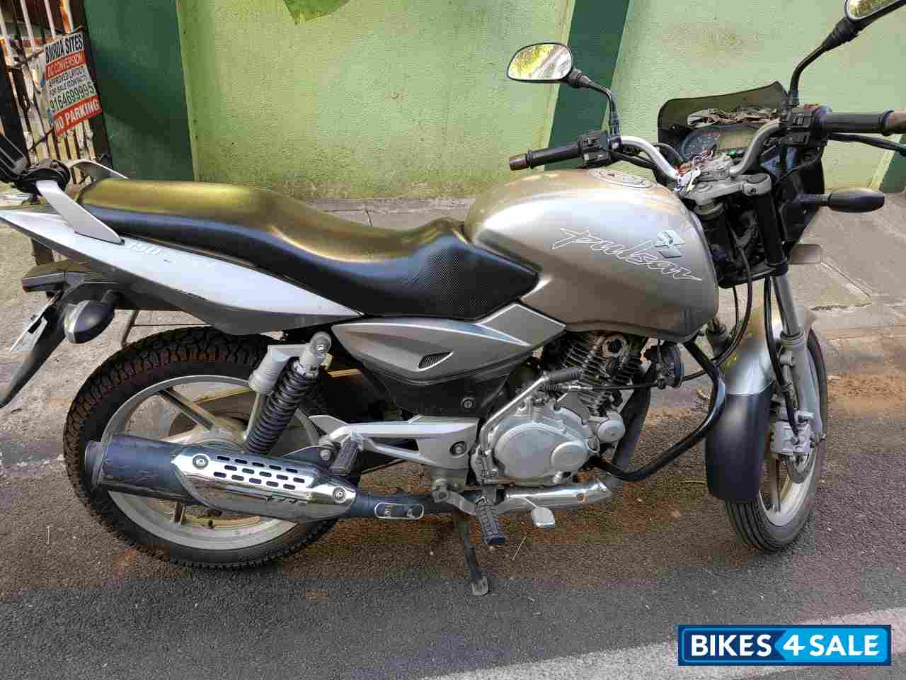 Golden Silver Bajaj Pulsar 150 DTSi Golden Silver Bajaj Pulsar 150 DTSi