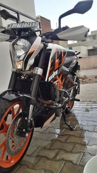 White KTM Duke 390