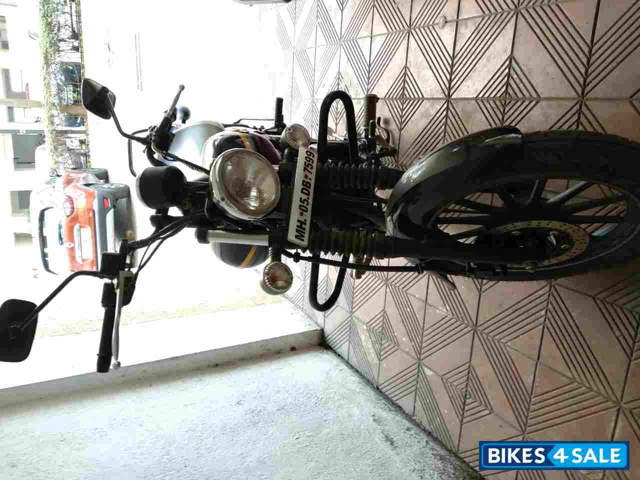 Blue Bajaj Avenger Street 150