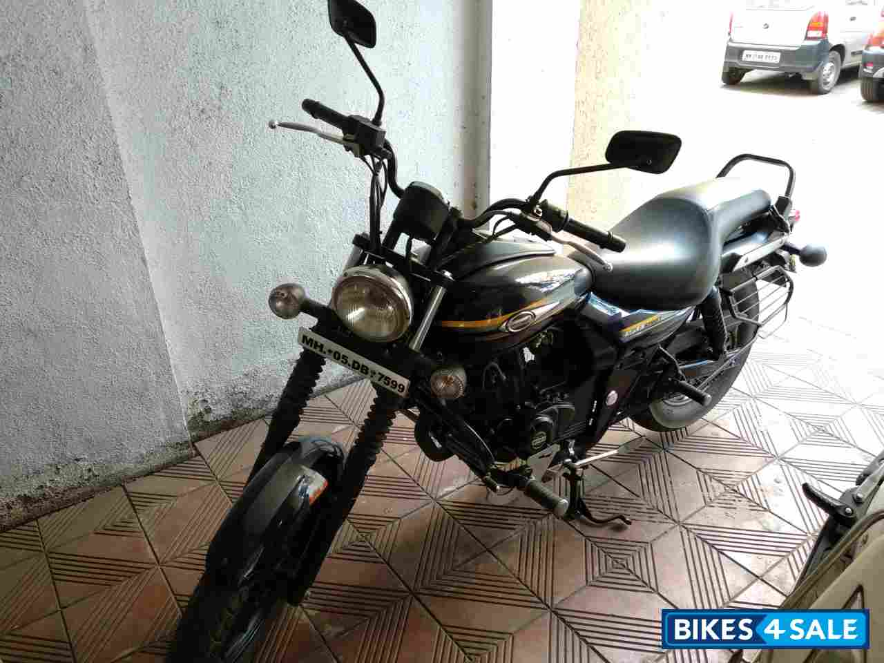 Blue Bajaj Avenger Street 150