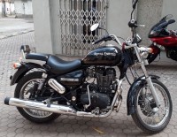Black Royal Enfield Thunderbird 350