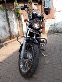 Black Royal Enfield Thunderbird 350