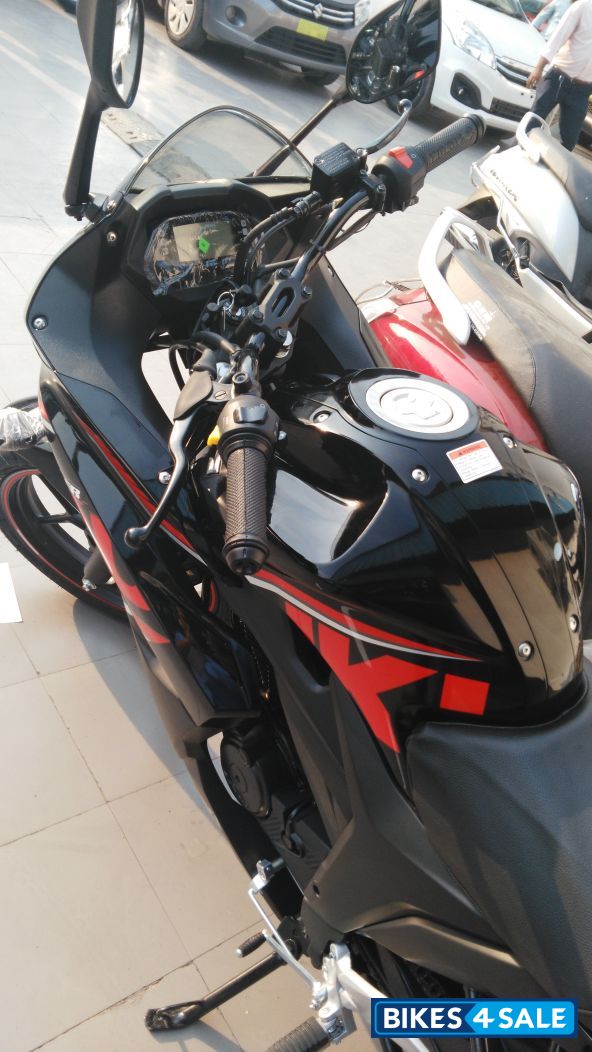 Black Suzuki Gixxer SF Fi
