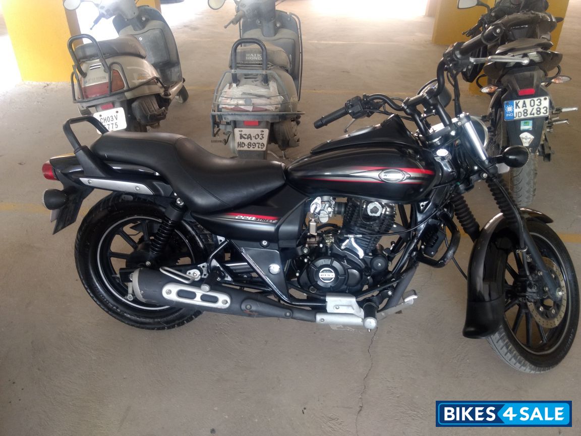 Matte Black Bajaj Avenger Street 220