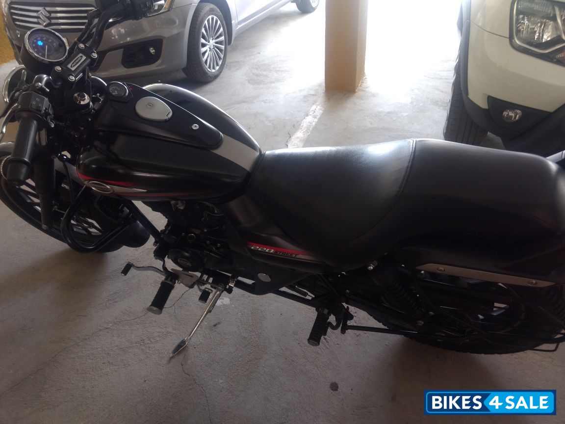 Matte Black Bajaj Avenger Street 220