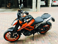 Orange KTM Duke 390