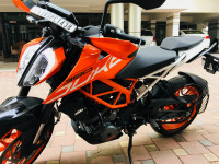 Orange KTM Duke 390