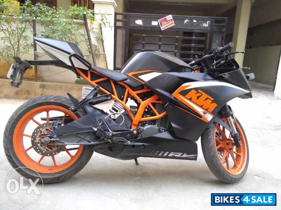 Black KTM RC 200