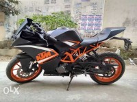 Black KTM RC 200