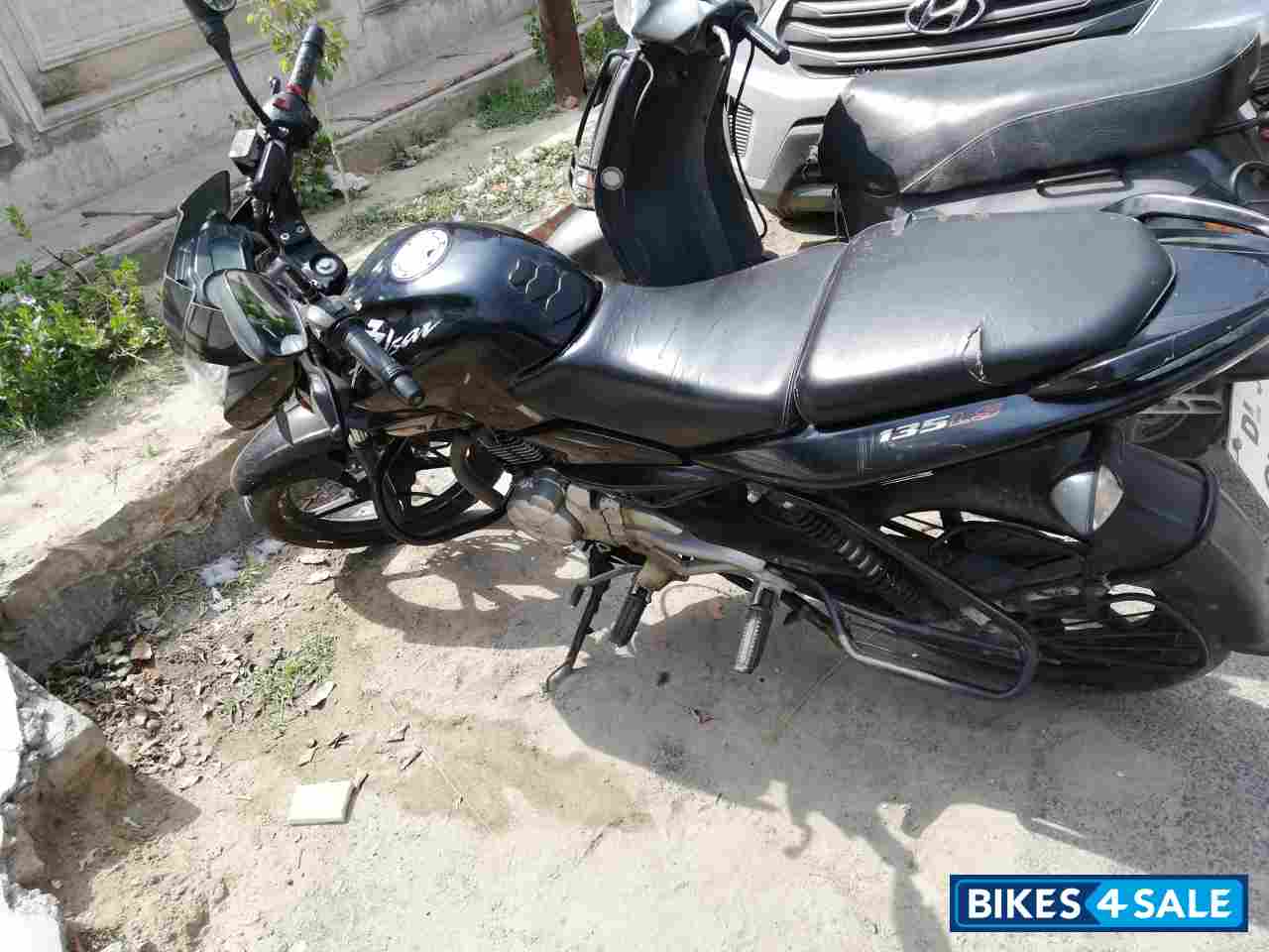 Black Bajaj Pulsar 135LS Black Bajaj Pulsar 135LS