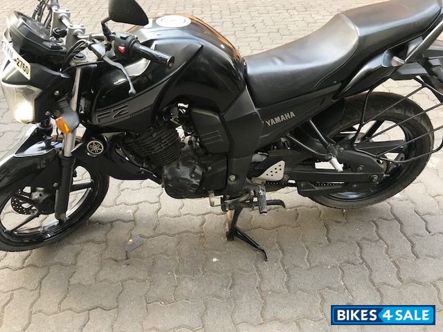 Black Yamaha FZ16