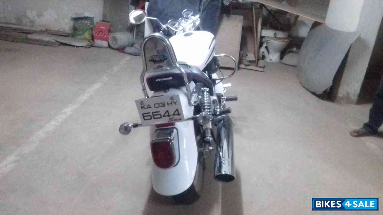 White Hyosung Aquila GV250 White Hyosung Aquila GV250