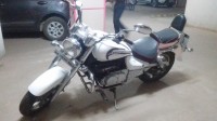 White Hyosung Aquila GV250