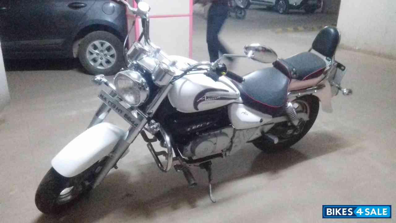 White Hyosung Aquila GV250 White Hyosung Aquila GV250