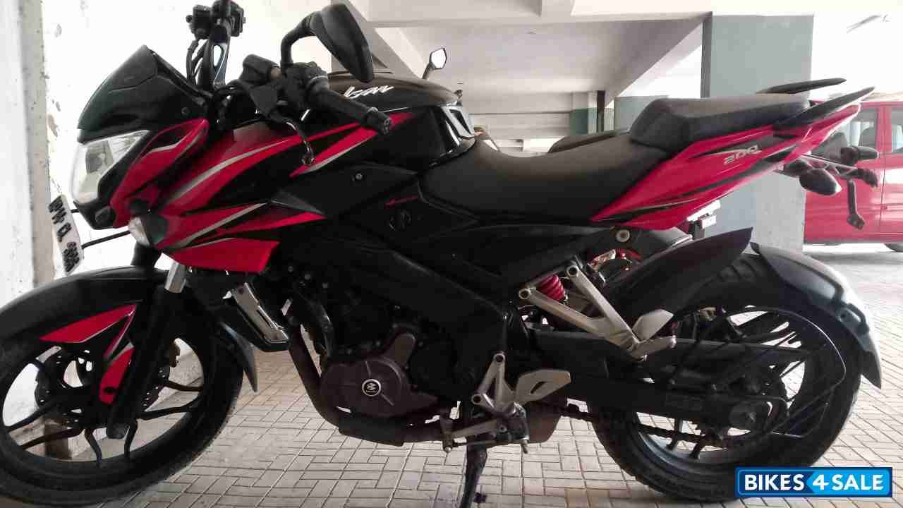 Red Bajaj Pulsar 200 NS