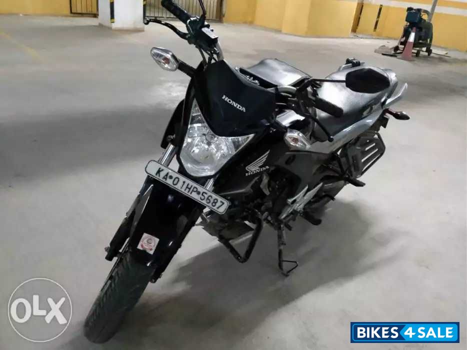 Black Honda CB Hornet 160R