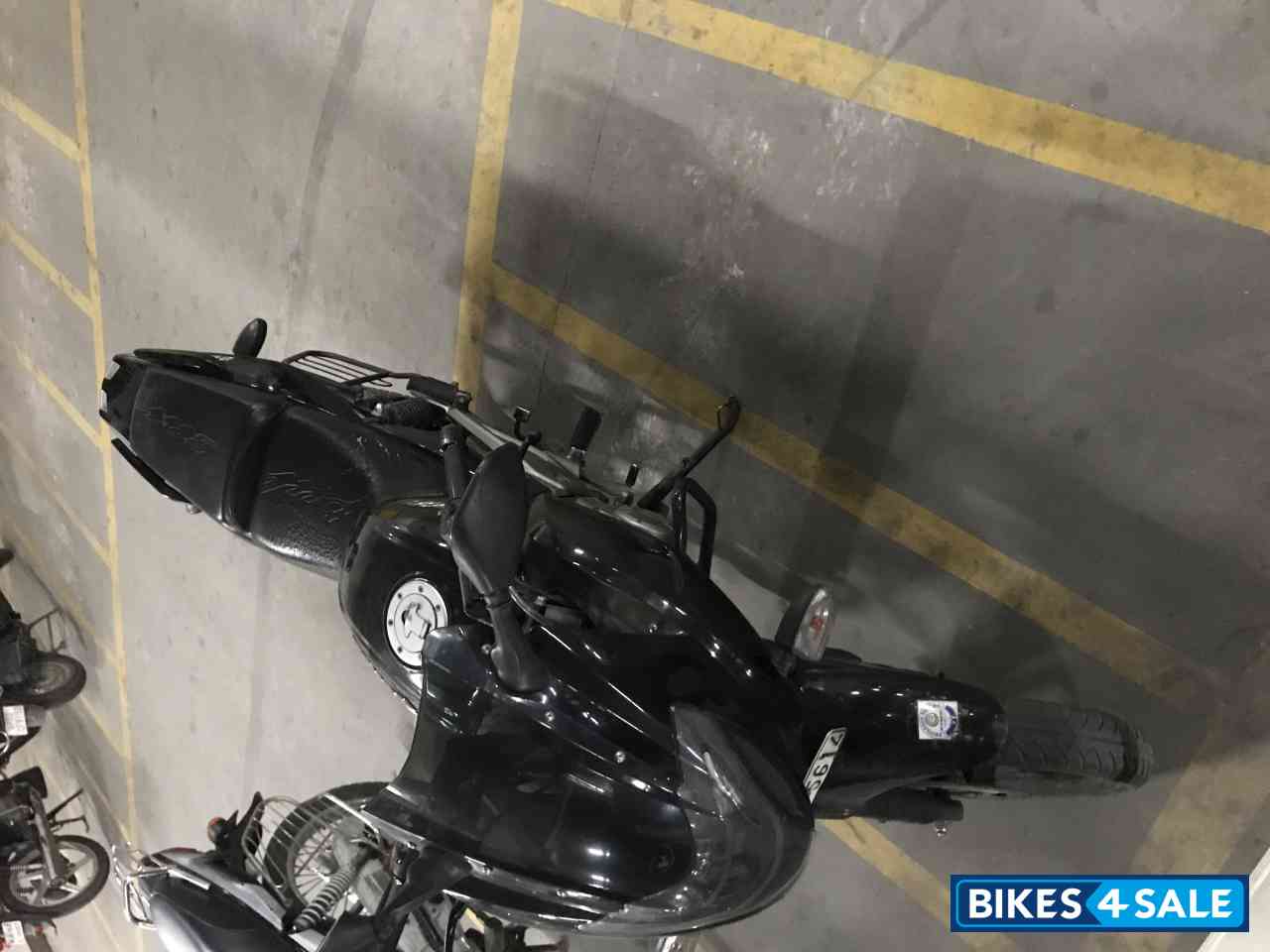 Black Bajaj Pulsar 220F