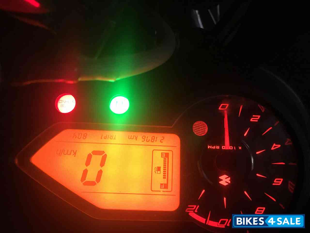 Black Bajaj Pulsar 220F Black Bajaj Pulsar 220F