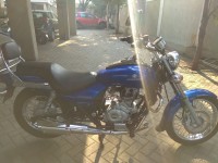 Blue Bajaj Avenger 220 DTS-i