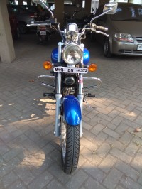 Blue Bajaj Avenger 220 DTS-i