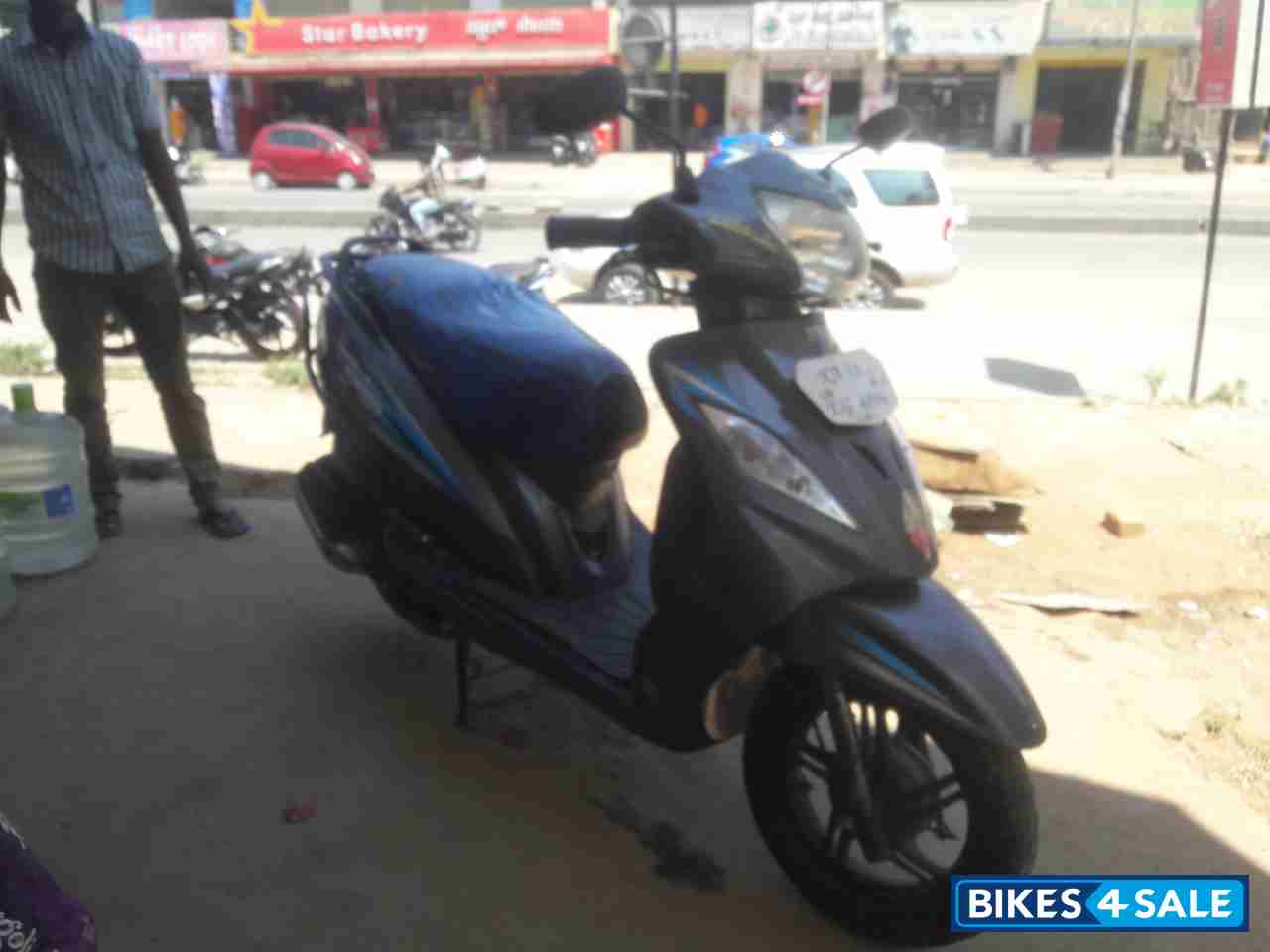 Grey TVS Wego