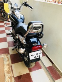 Black Bajaj Avenger Cruise 220