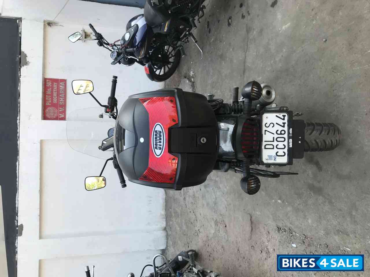 Black Bajaj Avenger Street 220