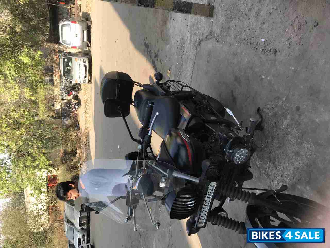 Black Bajaj Avenger Street 220