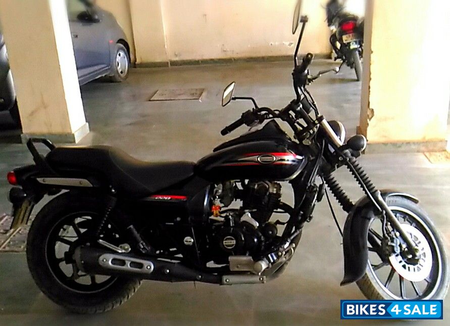 Black Bajaj Avenger Street 220