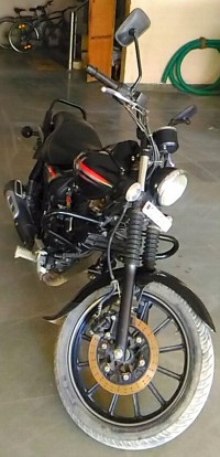 Black Bajaj Avenger Street 220