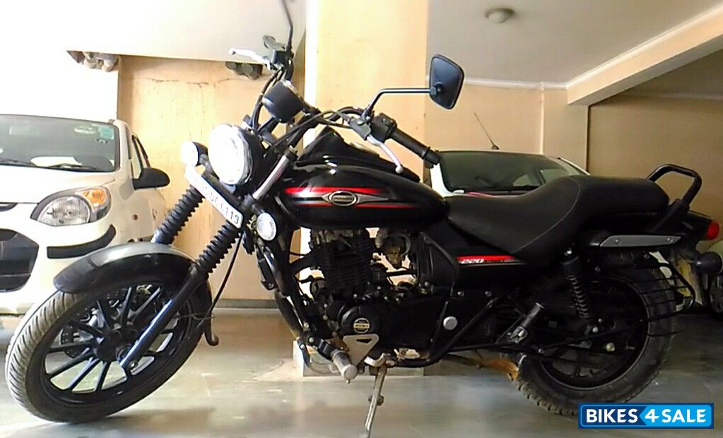 Black Bajaj Avenger Street 220