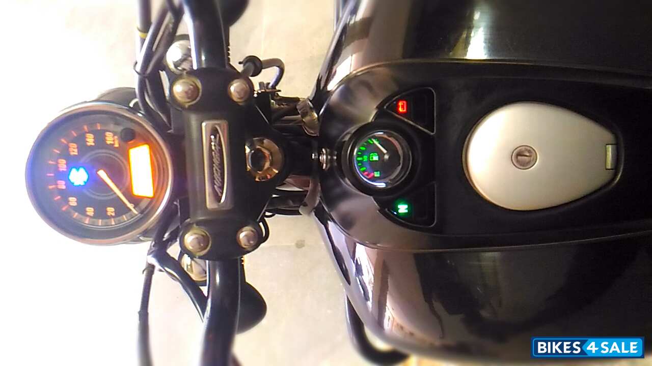 Black Bajaj Avenger Street 220