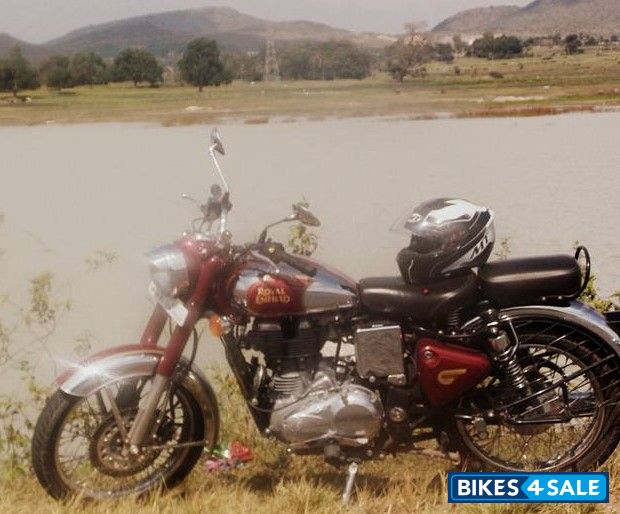 Maroon Royal Enfield Classic Chrome