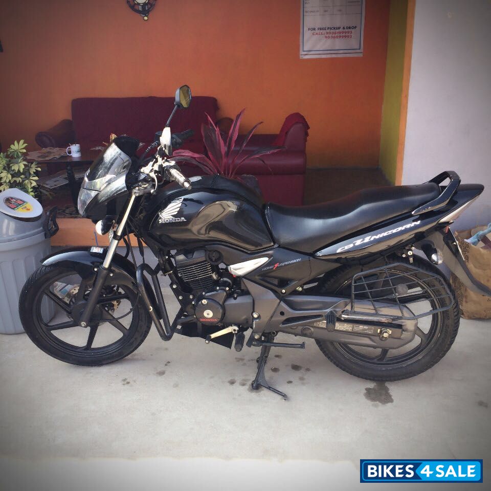 Black Honda CB Unicorn