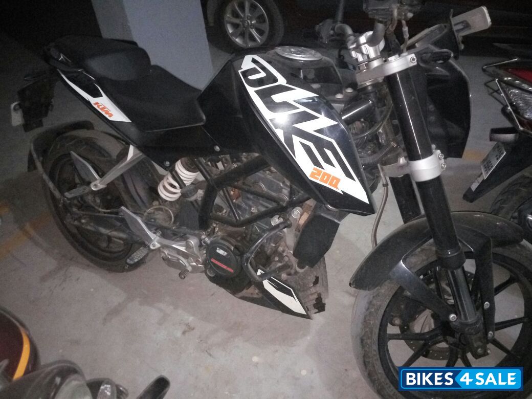Black KTM Duke 200