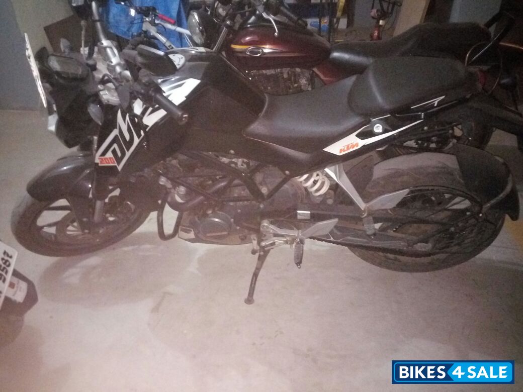 Black KTM Duke 200