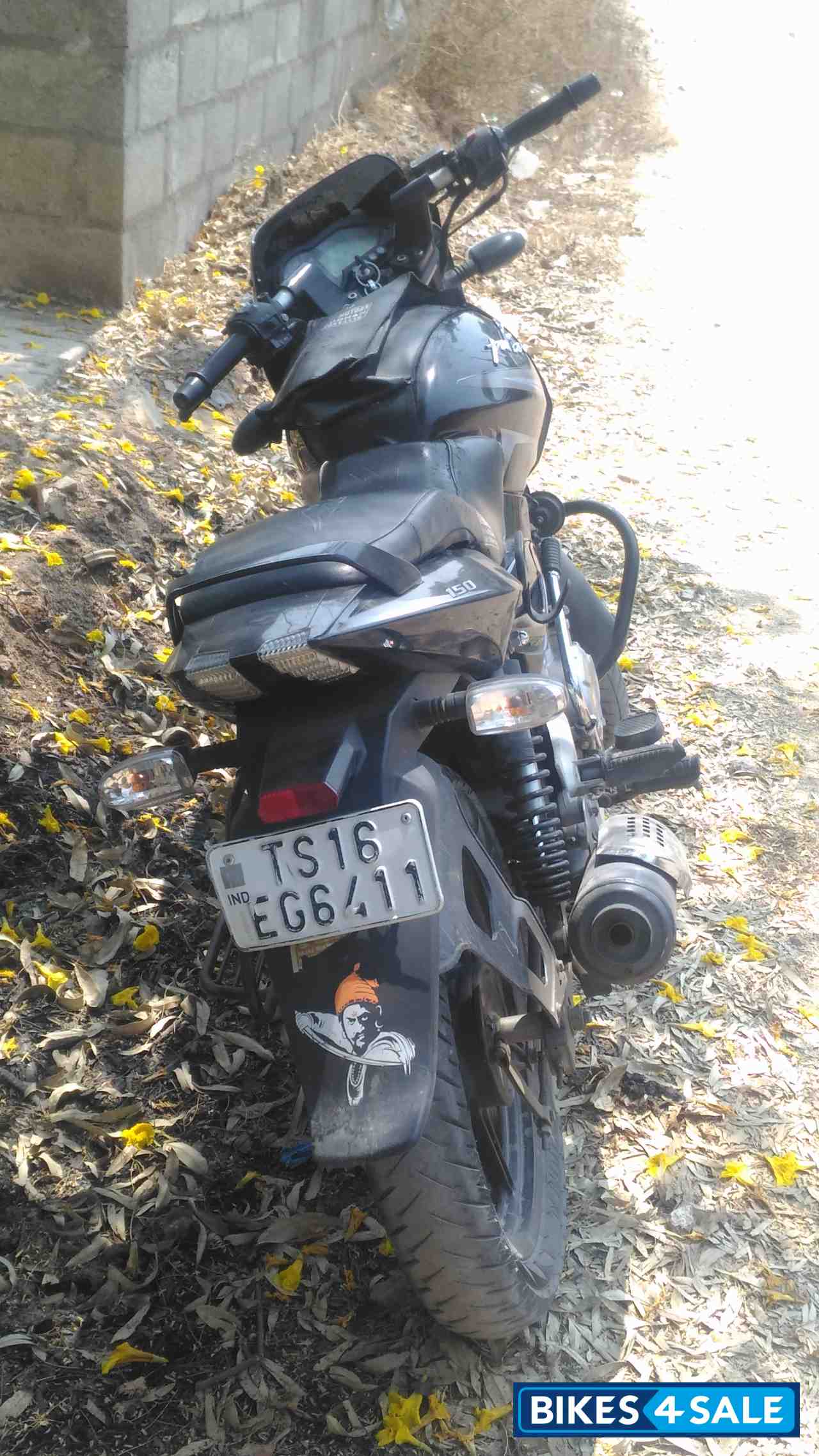 Black Bajaj Pulsar 150 DTSi