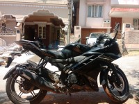Black Yamaha YZF R15 V2