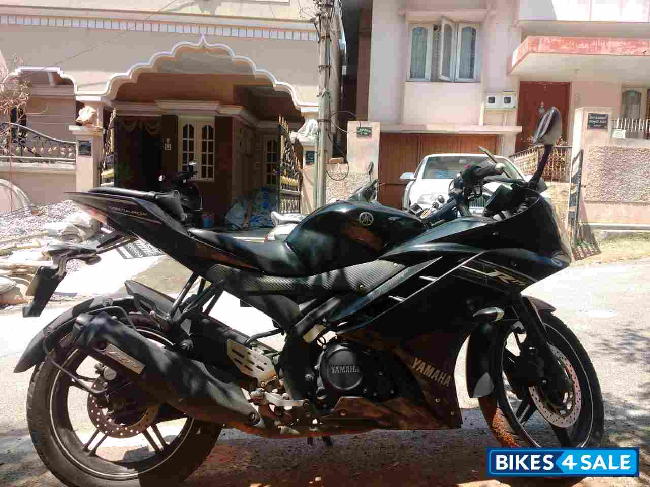Black Yamaha YZF R15 V2