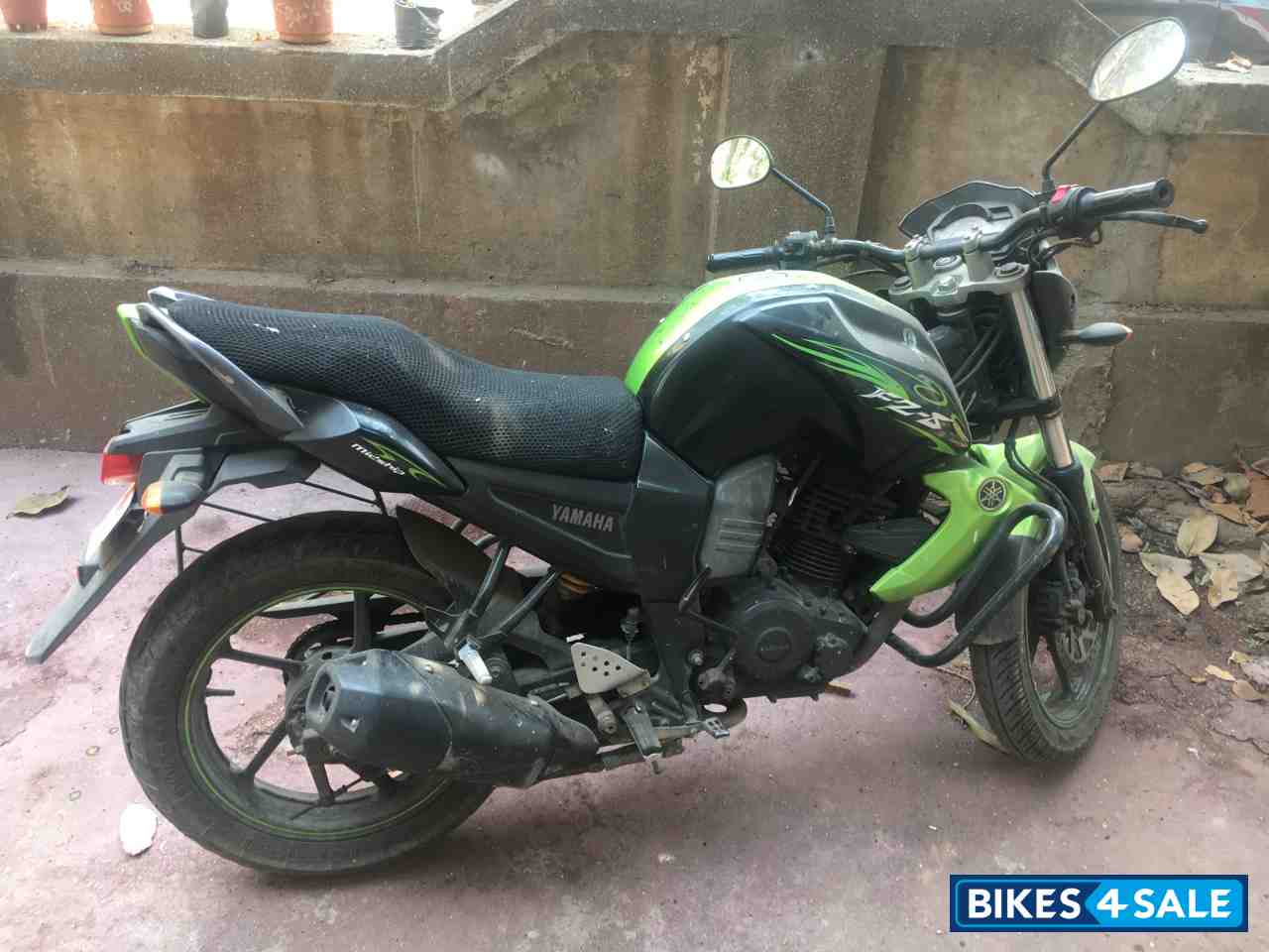 Green Black Yamaha FZ-S