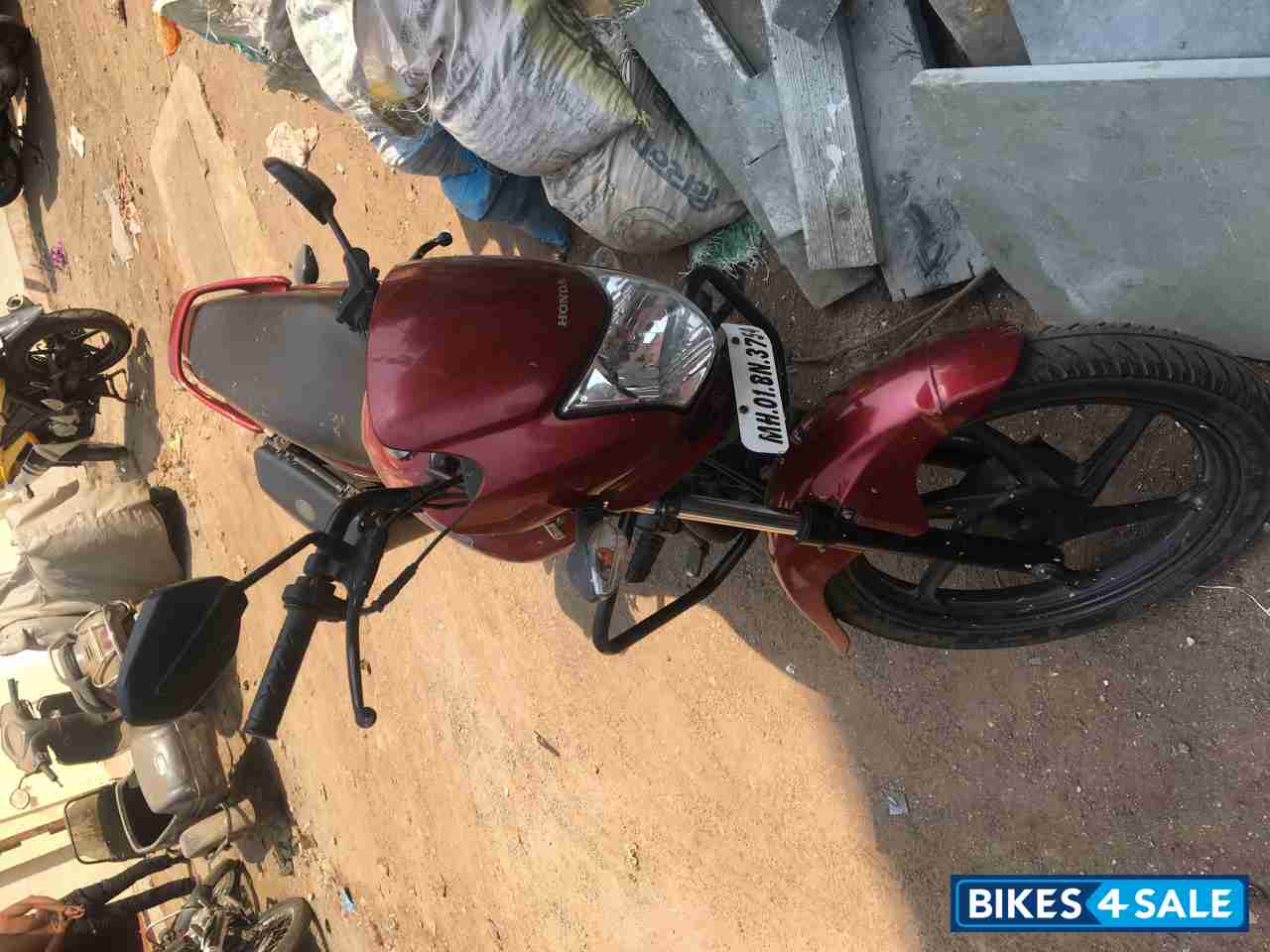 Red Honda Dream Yuga