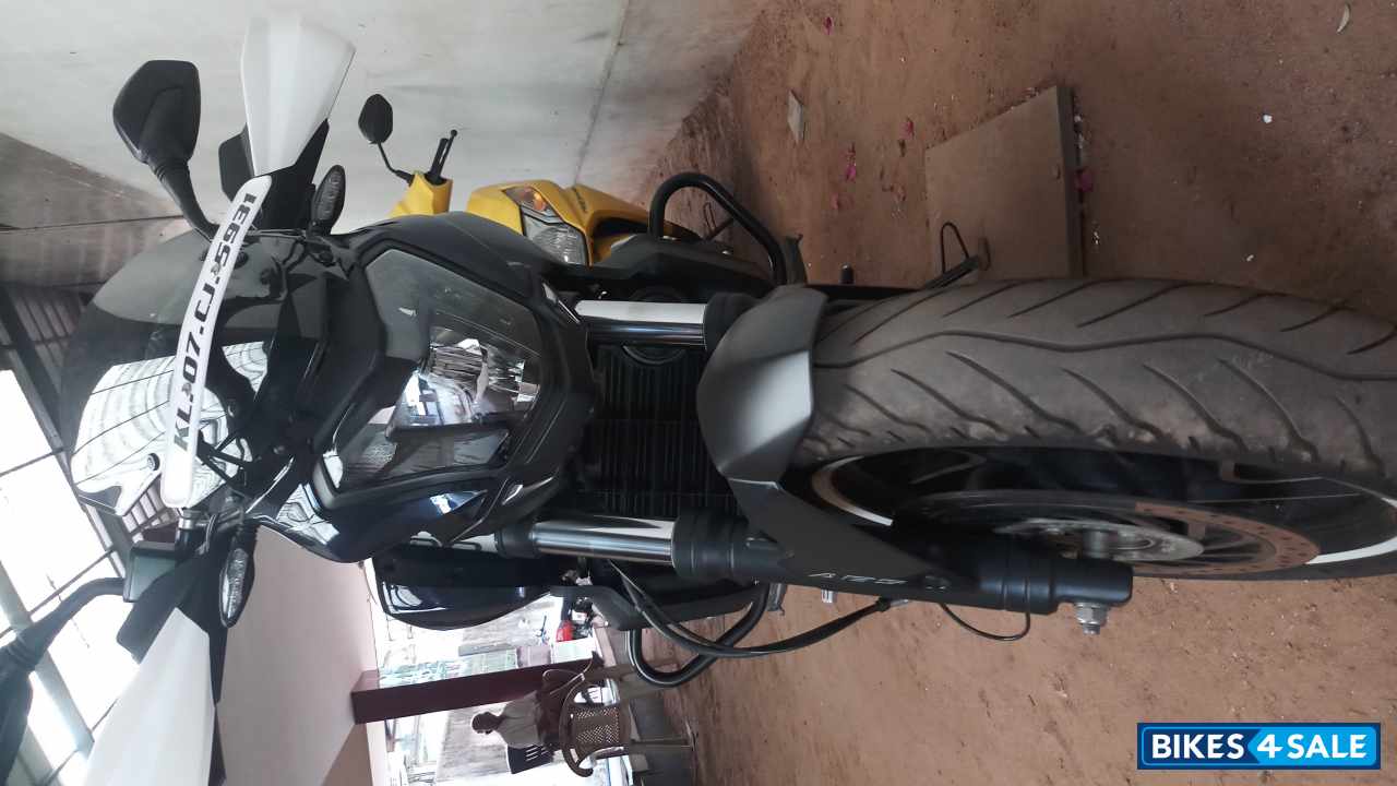 Blue Bajaj Dominar 400