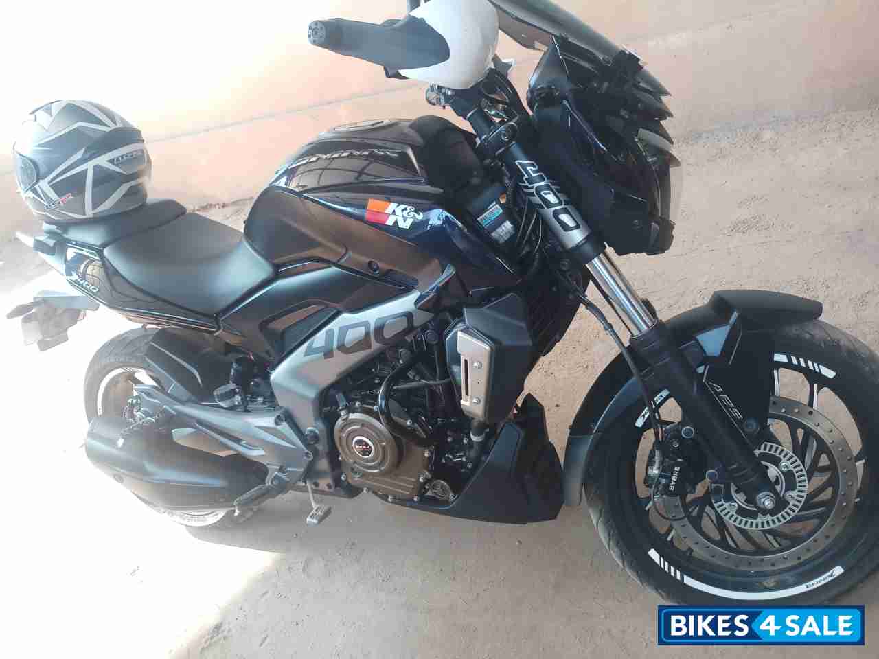 Blue Bajaj Dominar 400