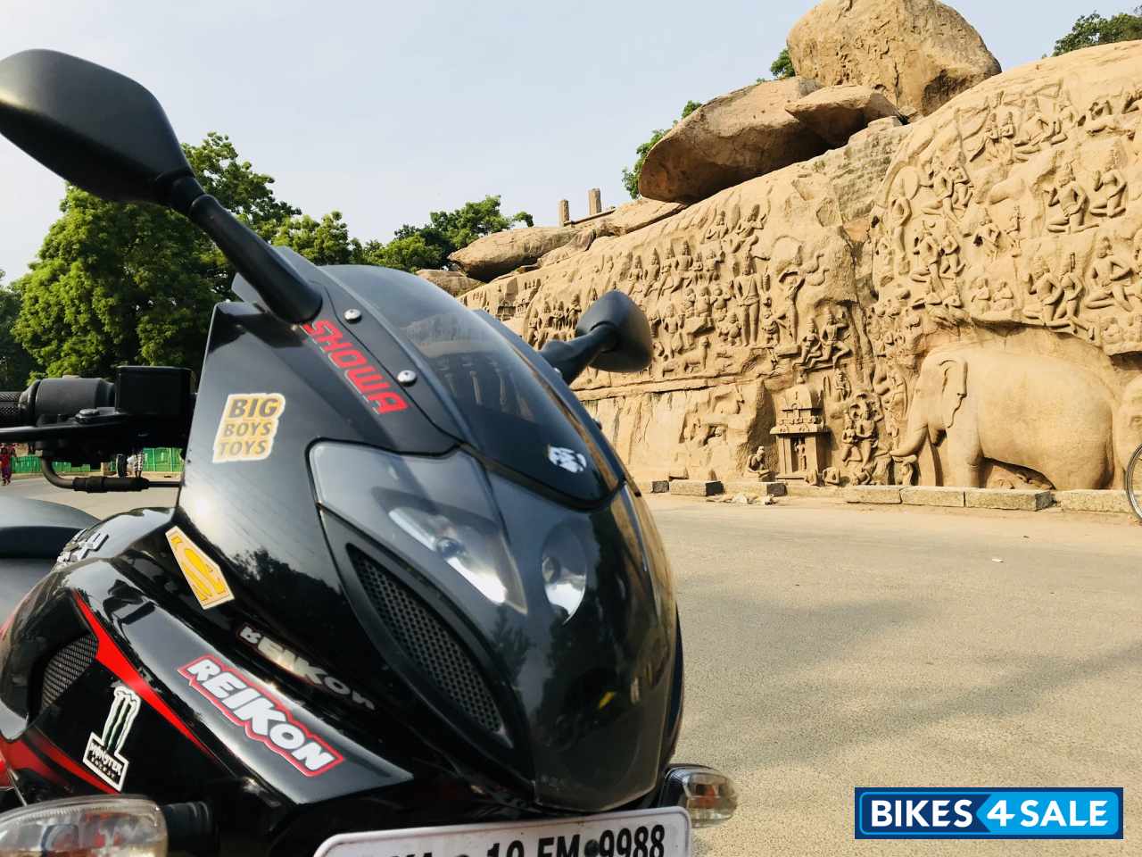 Cock W Red Bajaj Pulsar 220 DTSFi