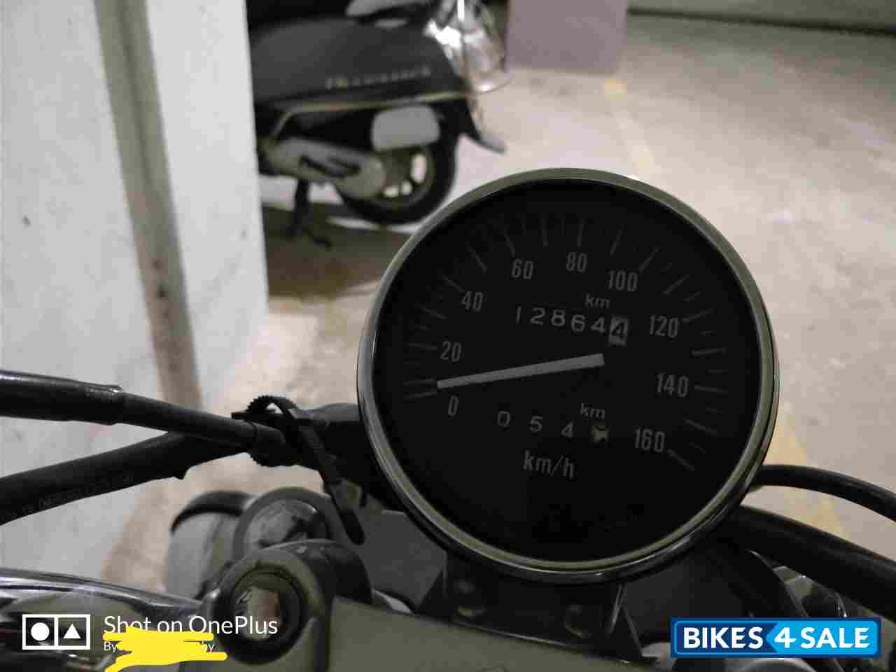 Black Bajaj Avenger 220 DTS-i