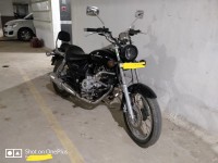 Black Bajaj Avenger 220 DTS-i