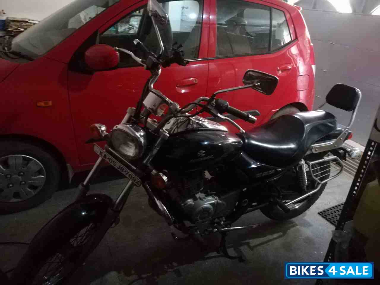 Black Bajaj Avenger 220 DTS-i Black Bajaj Avenger 220 DTS-i